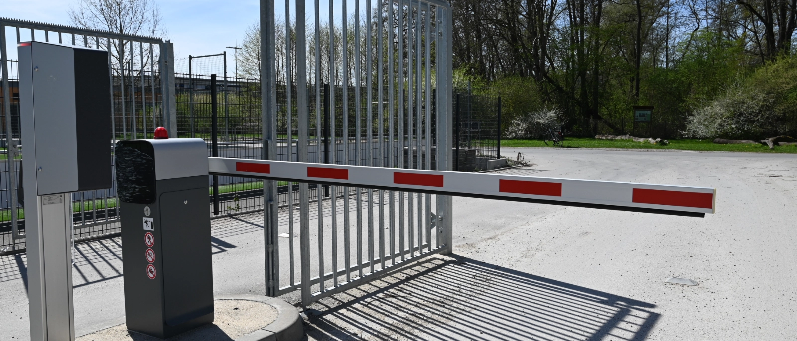 Blick auf den Parkplatz am Südbad. 