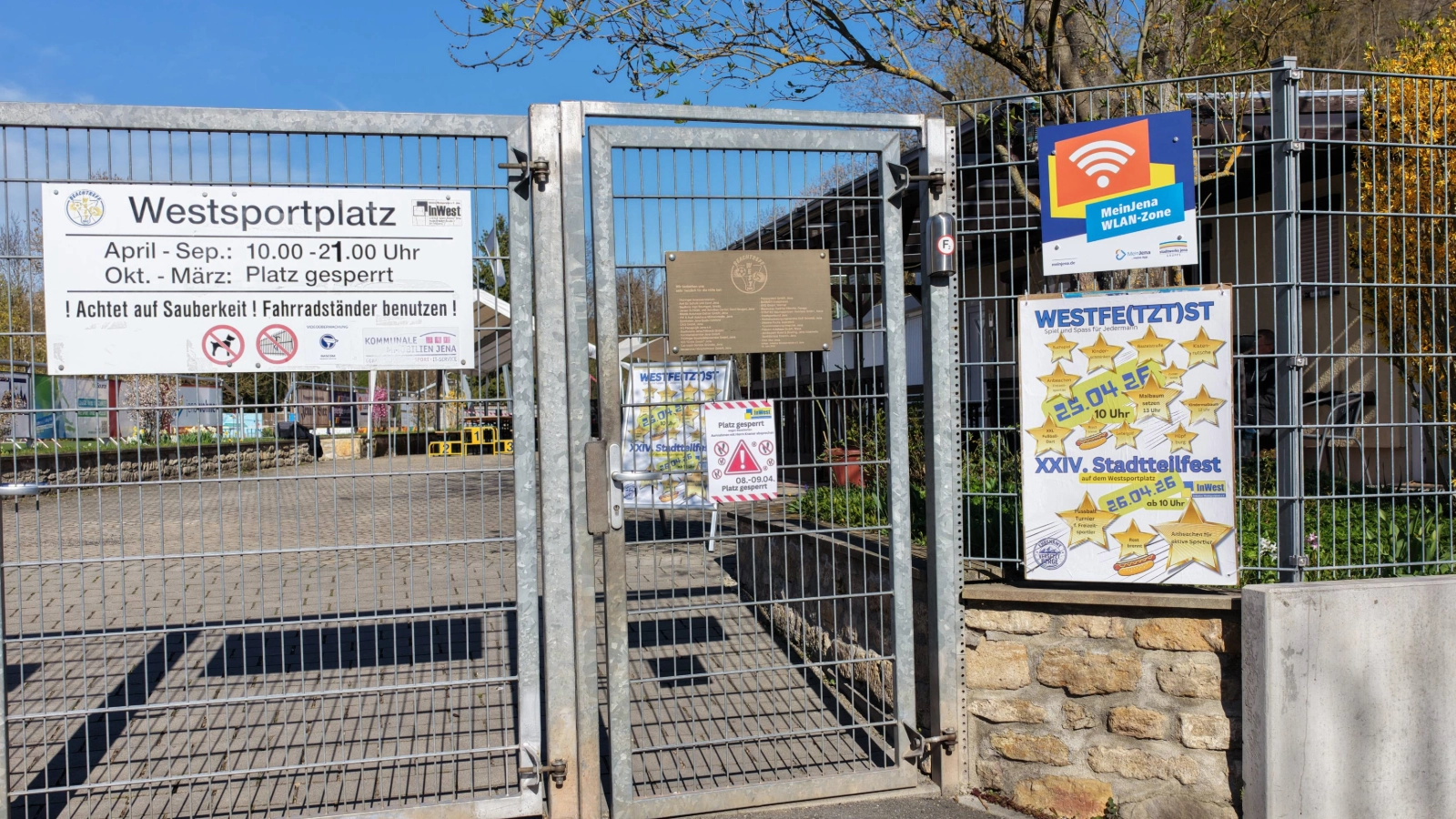 Eingang des Westsportplatzes in Jena-West