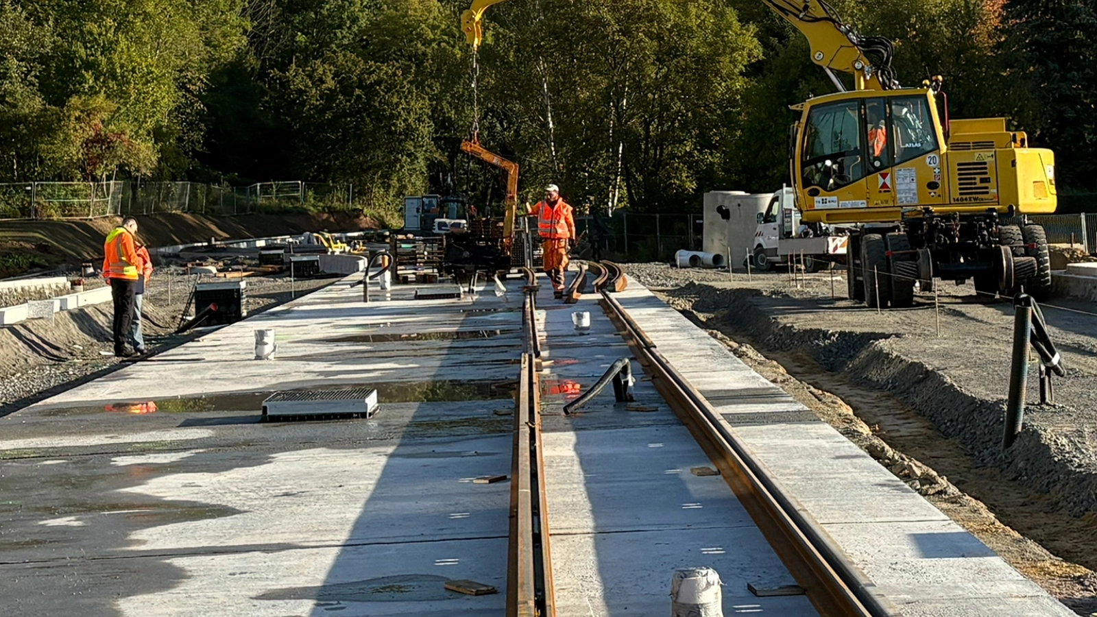 Sichtbar voran kommen die Bauarbeiten zum grundhaften Ausbau der Naumburger Straße. 