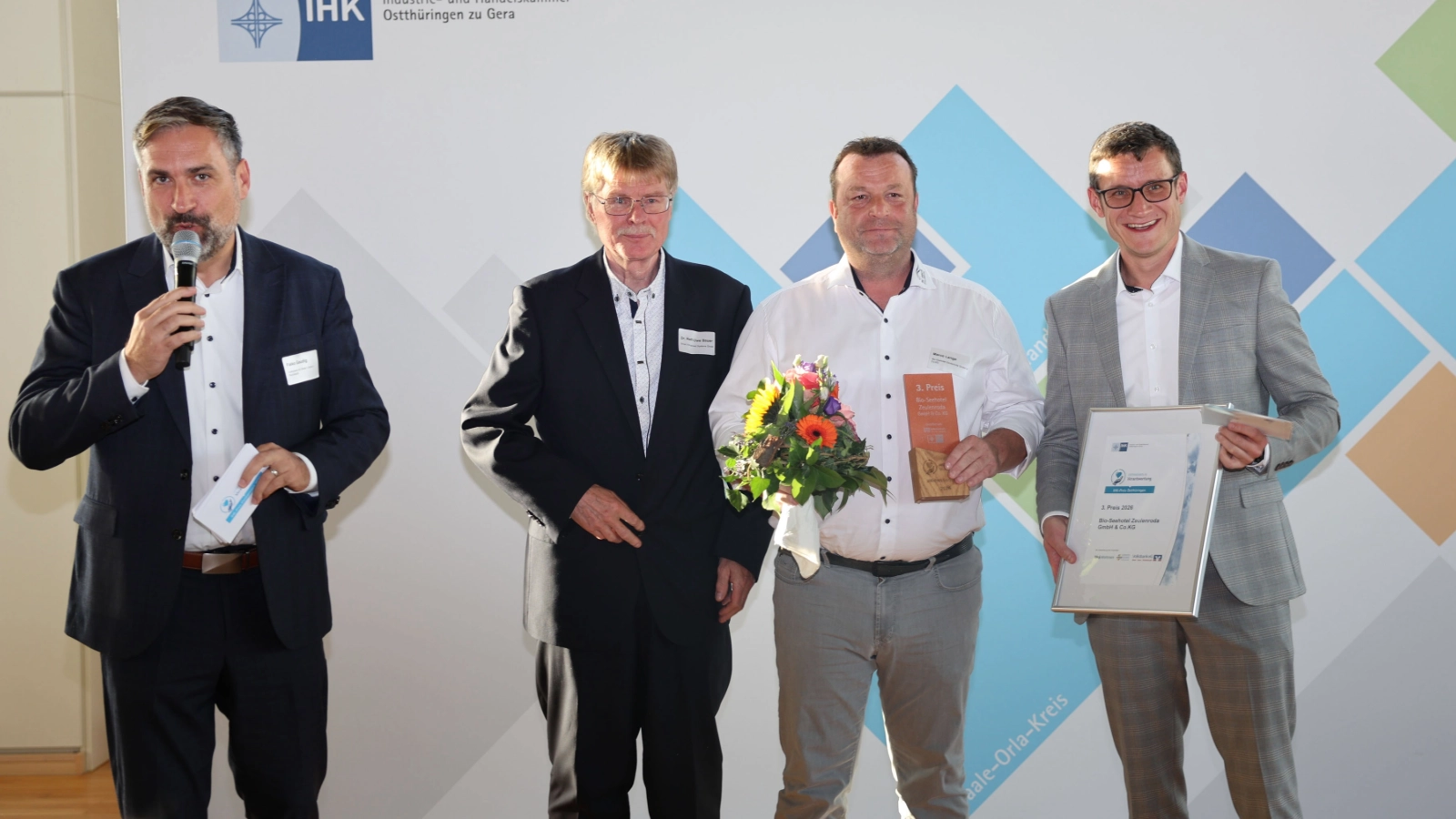 3. Preis: Bio-Seehotel Zeulenroda GmbH & Co. KG   Mit dem dritten, von der Volksbank eG Gera-Jena-Rudolstadt gestifteten Preis in Höhe von 1.000 Euro wird das Bio-Seehotel Zeulenroda GmbH & Co. KG ausgezeichnet.  IHK Gera