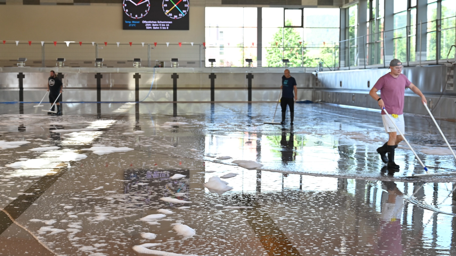 Nach einer zehntägigen Schließzeit aufgrund planmäßiger Wartungs- und Reinigungsarbeiten öffnet die Sportschwimmhalle „Schwimmparadies Jena“ am Donnerstag, 30. Juli 2026, wieder ihre Türen für den regulären Badebetrieb. 