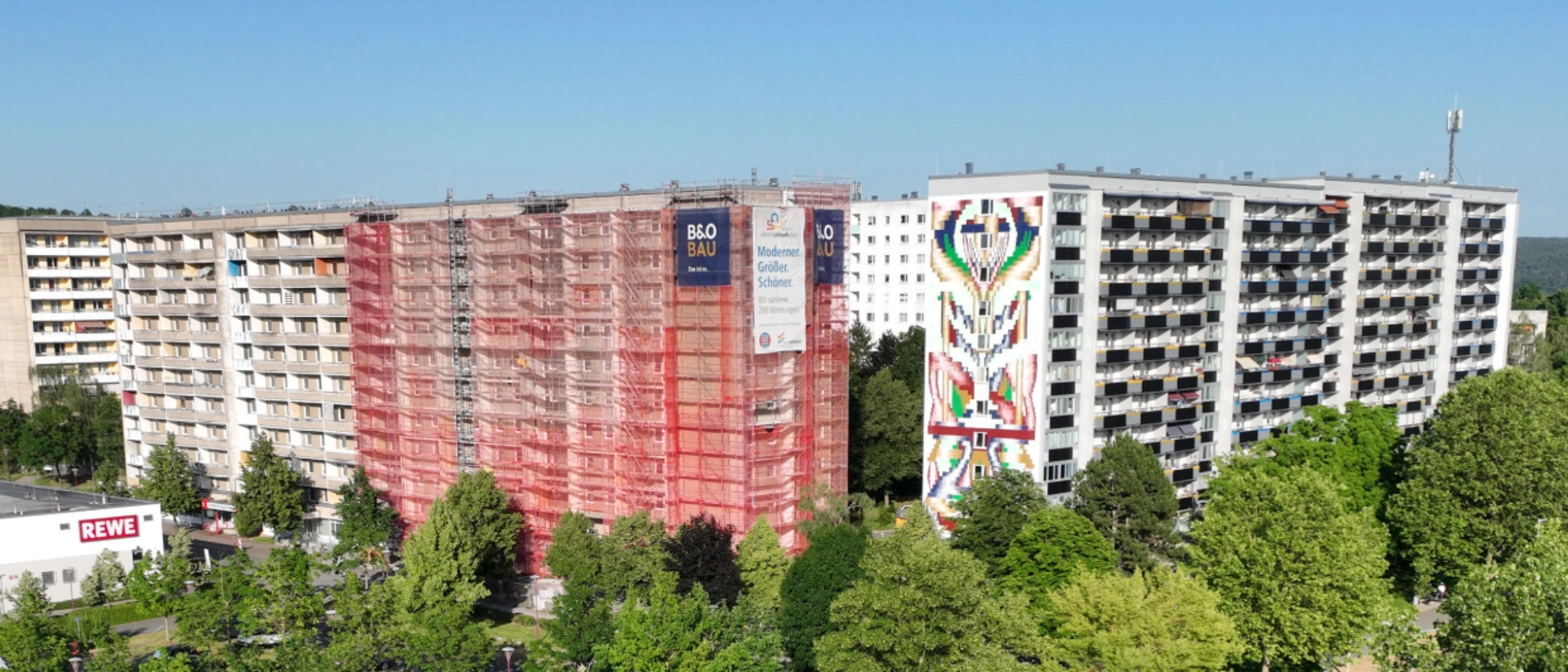 Kunst in Lobeda: Fassadenbild am Salvador-Allende-Platz