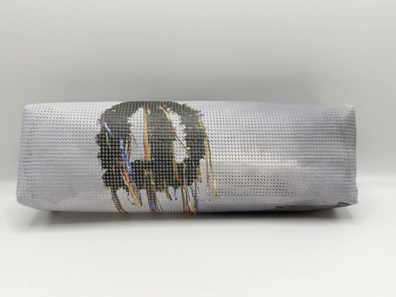 Ein Schlampermäppchen aus einem JNV-Werbebanner.